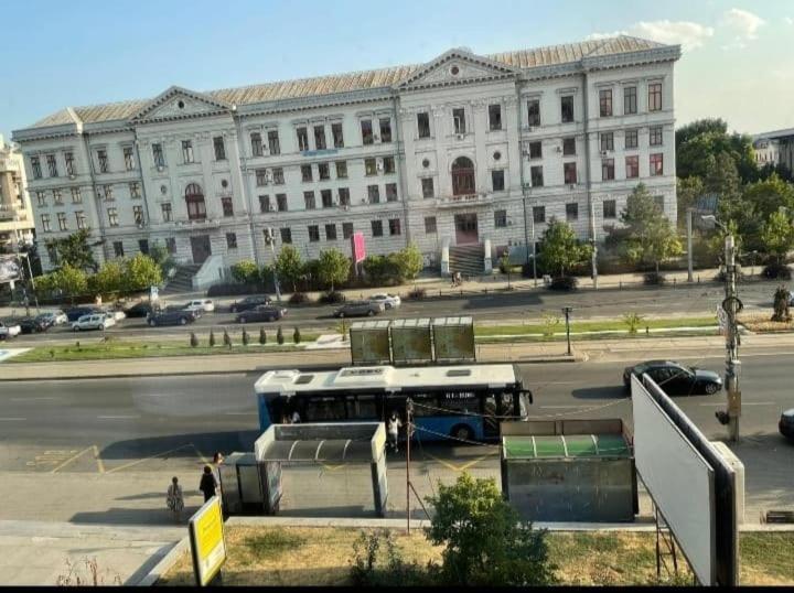Apartament Lux Ultracentral Крайова Екстериор снимка