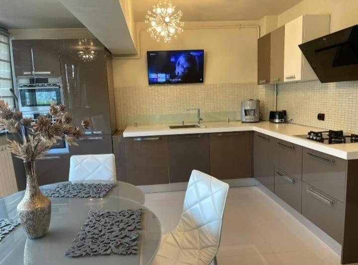 Apartament Lux Ultracentral Крайова Екстериор снимка